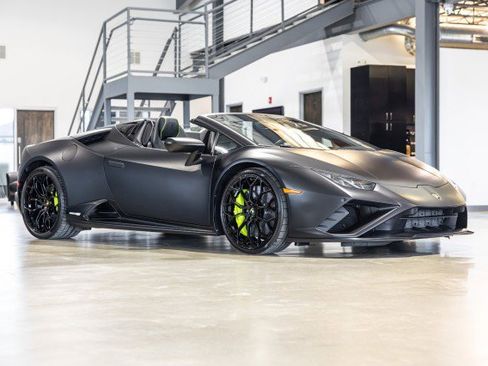 Used 2022 Lamborghini Huracan EVO RWD image 8