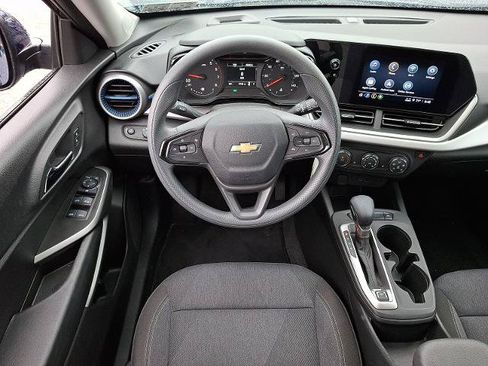 Used 2024 Chevrolet Trax LS w/ LS Convenience Package FWD image 11