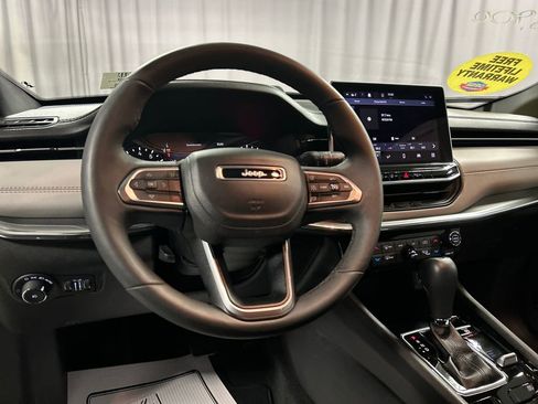 Used 2024 Jeep Compass Limited image 15