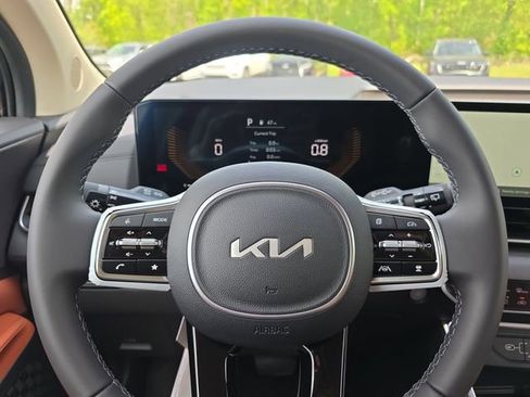 New 2026 Kia Carnival EX FWD image 10