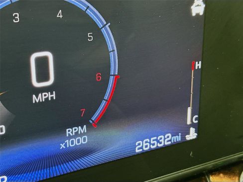 Used 2024 Chevrolet Trax RS w/ Sunroof Package image 2