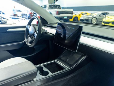 Used 2023 Tesla Model Y Performance AWD/4WD image 15