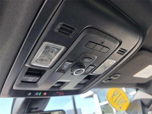 Used 2021 Chevrolet Suburban Z71 w/ Luxury Package image 28