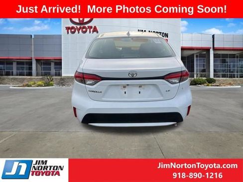 Used 2022 Toyota Corolla LE FWD image 6