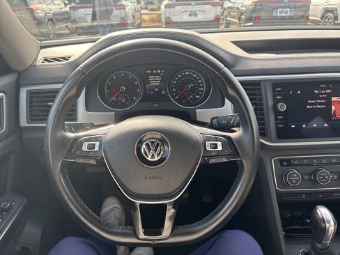 Used 2019 Volkswagen Atlas SE w/ Towing Package image 2