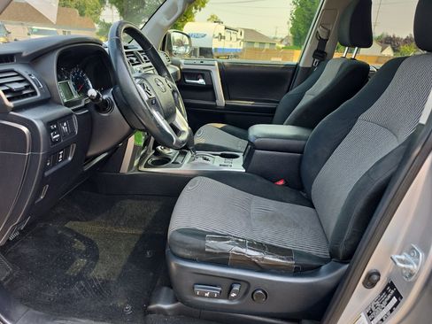 Used 2016 Toyota 4Runner SR5 AWD/4WD image 16