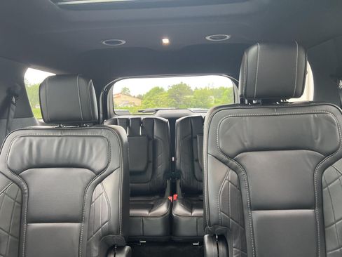 Used 2018 Ford Explorer Platinum AWD/4WD image 18