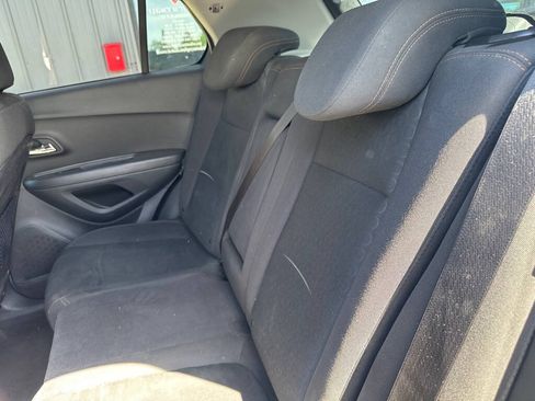 Used 2018 Chevrolet Trax LS FWD image 4