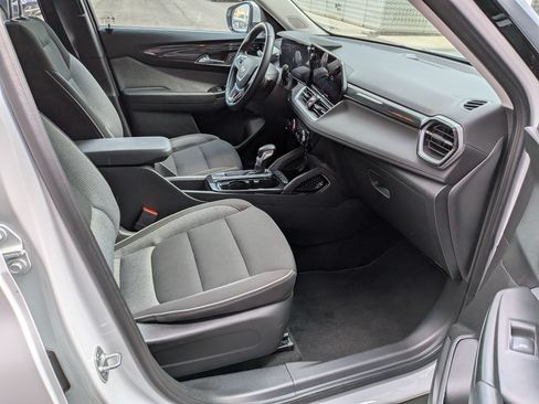Used 2024 Chevrolet TrailBlazer LT w/ LT Cold Weather Package FWD image 26