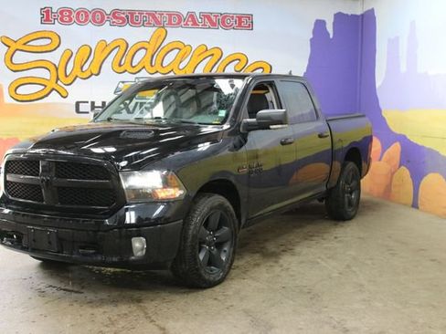 Used 2019 RAM 1500 Classic SLT w/ Black Appearance Group AWD/4WD image 7