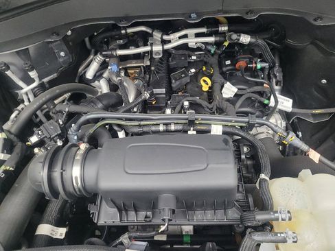 Used 2021 Ford Explorer XLT w/ Equipment Group 202A RWD image 30