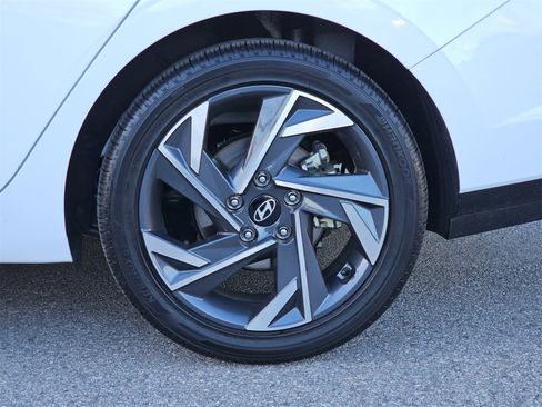 Certified 2025 Hyundai Elantra Limited image 34