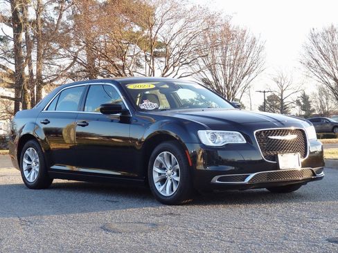 Used 2023 Chrysler 300 Touring image 1