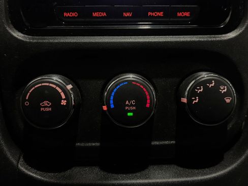 Used 2021 RAM ProMaster 2500 FWD image 16
