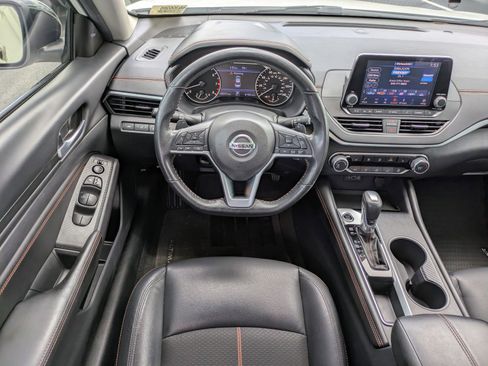 Used 2022 Nissan Altima 2.5 SR w/ Midnight Edition Package FWD image 12