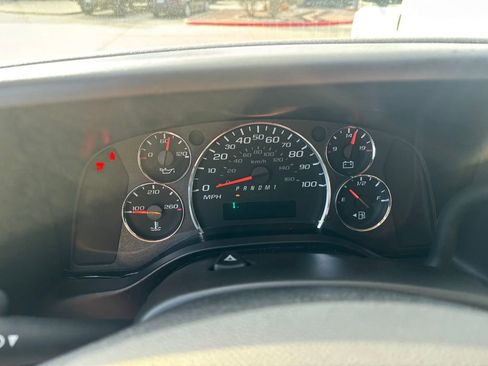 Used 2024 Chevrolet Express 2500 Work Van w/ Driver Convenience Package image 13