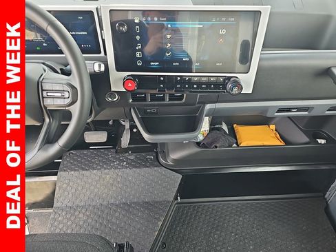 New 2025 Chevrolet Brightdrop 400 image 17