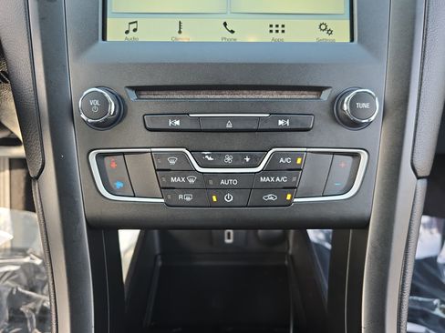 Used 2018 Ford Fusion SE w/ Equipment Group 201A image 22