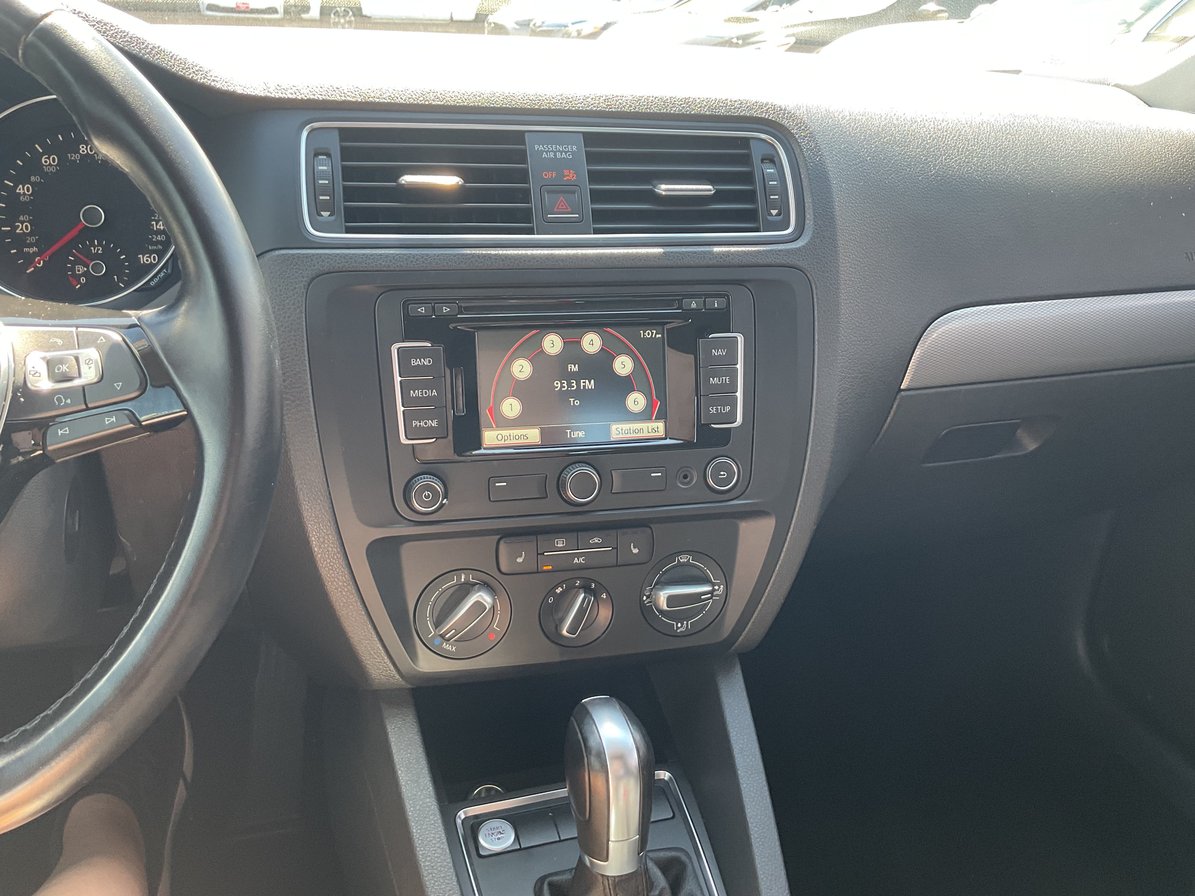 Used 2015 Volkswagen Jetta SE FWD image 9