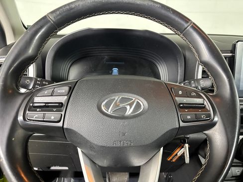Used 2023 Hyundai Venue SEL FWD image 12