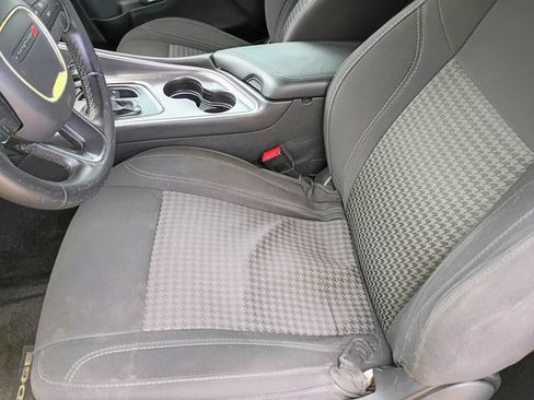 Used 2017 Dodge Challenger SXT RWD image 29