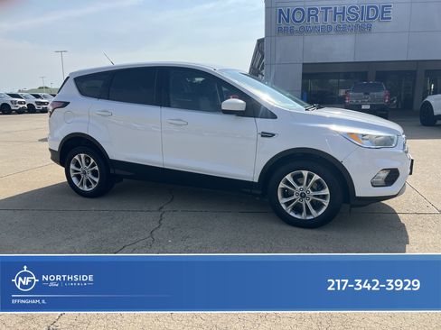 Used 2017 Ford Escape SE FWD image 1