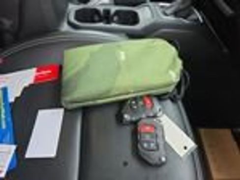 Used 2022 Jeep Wrangler Unlimited Sahara w/ Cold Weather Group AWD/4WD image 18