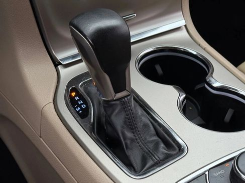 Used 2017 Jeep Grand Cherokee Limited image 28