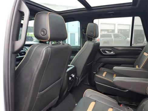 Used 2024 GMC Yukon AT4 w/ Technology Package image 9