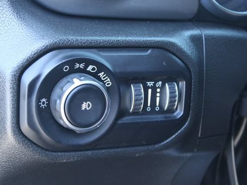 Used 2022 Jeep Wrangler Unlimited Sahara w/ Cold Weather Group AWD/4WD image 12