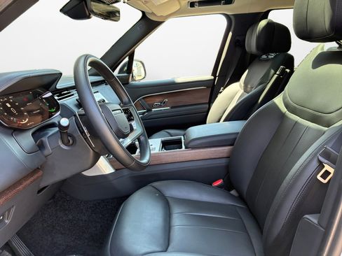 Certified 2025 Land Rover Range Rover Autobiography image 9
