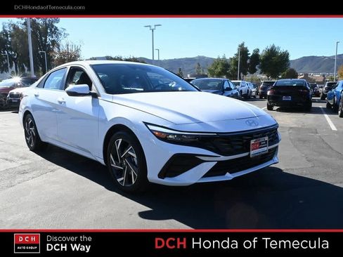 Used 2025 Hyundai Elantra Limited image 3