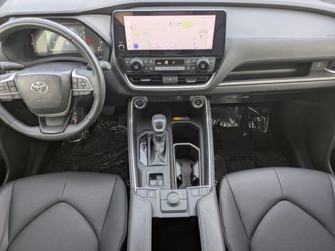 Used 2024 Toyota Grand Highlander XLE image 13