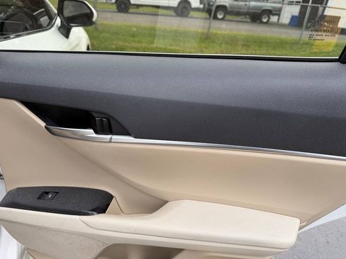Used 2018 Toyota Camry LE FWD image 16