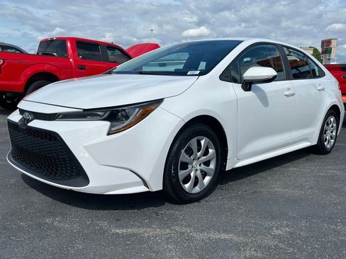 Used 2021 Toyota Corolla LE w/ Carpet Mat Package (TMS) FWD image 4