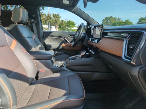 Used 2024 GMC Canyon AT4 w/ AT4 Premium Package AWD/4WD image 31