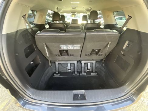 Used 2024 Kia Carnival EX image 29