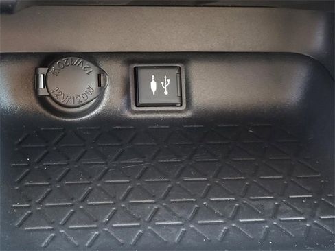 Used 2019 Toyota RAV4 LE w/ Carpet Mat Package image 23