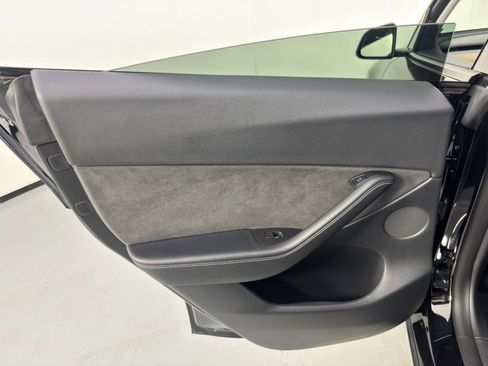 Used 2021 Tesla Model Y Performance image 42