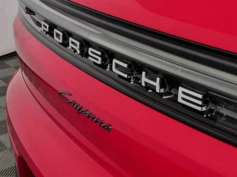 Certified 2024 Porsche Cayenne AWD/4WD image 39