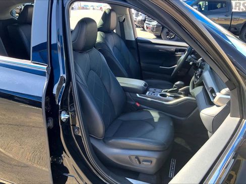 Used 2024 Toyota Highlander Platinum image 9