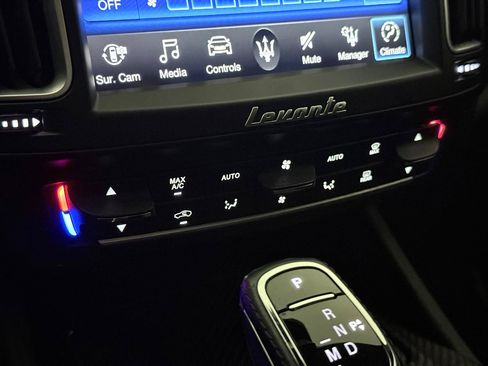 Used 2019 Maserati Levante Trofeo AWD/4WD image 38