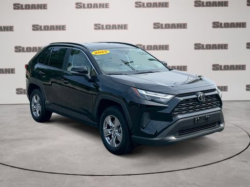 Used 2025 Toyota RAV4 XLE AWD/4WD image 7