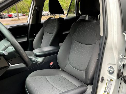 Used 2024 Toyota RAV4 XLE w/ Convenience Package image 18