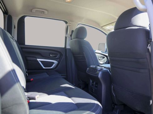 Used 2017 Nissan Titan SV image 32