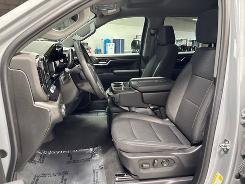 Used 2024 Chevrolet Silverado 1500 LT AWD/4WD image 9