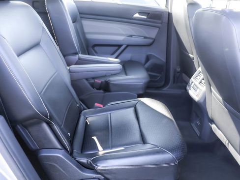 Used 2022 Volkswagen Atlas SE image 31