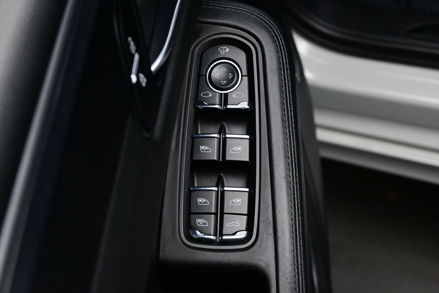 Used 2022 Porsche Macan GTS w/ Premium Package Plus AWD/4WD image 13