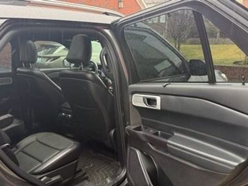 Used 2020 Ford Explorer Limited w/ Class III Trailer Tow Package image 2