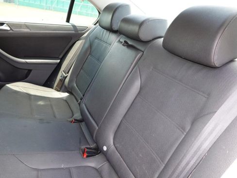 Used 2011 Volkswagen Jetta SE FWD image 14